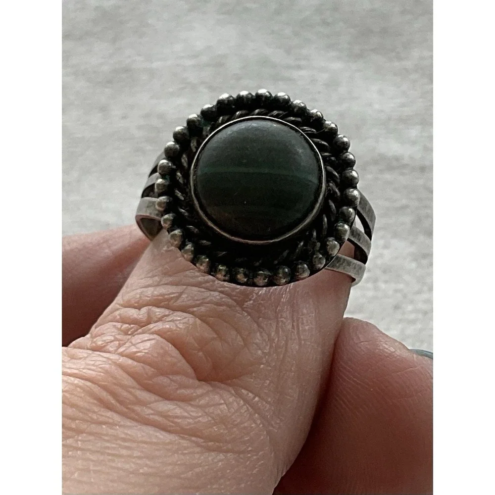 vintage Southwestern sterling silver ring Green Malachite Size 7.75